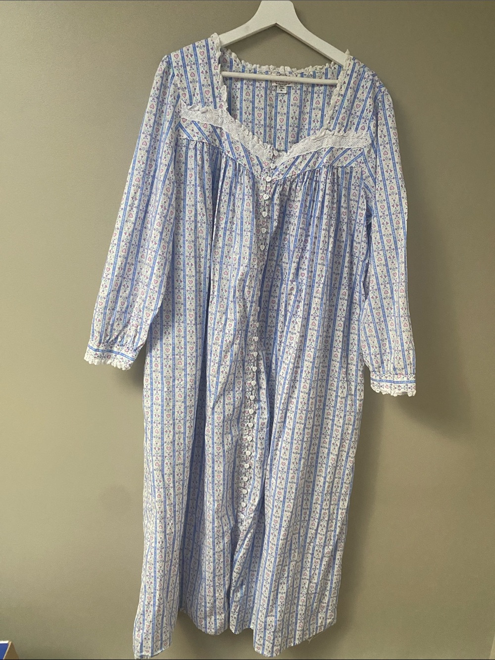 Lang of Salzburg Vintage Cotton Long Sleeve Blue & White Floral Nightgown pocket